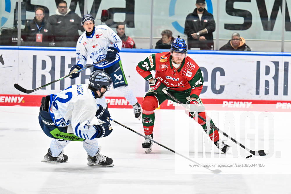Penny DEL: Augsburger Panther vs. Straubing Tigers, October 25, 2026, AUGSBURG, GERMANY, OCTOBER 25: Joseph DUSZAK of the Straubing Tigers (No. 12) and Alexander BLANK of the Augsburger Panther (No. 26) face off during the Penny DEL match between the Augsburger Panther and the Straubing Tigers on Matchday 12 at Curt Frenzel Stadium