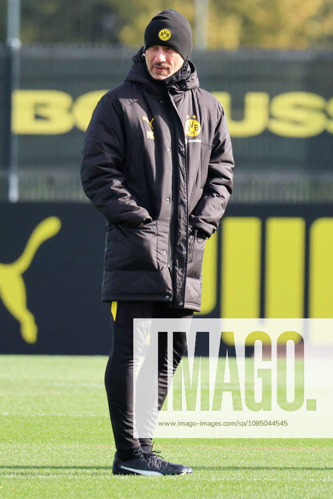 Dortmund, Deutschland: 25.10.2026 - Öffentliches Training - Borussia Dortmund Im Bild: Cheftrainer Niko Kovac (BVB)