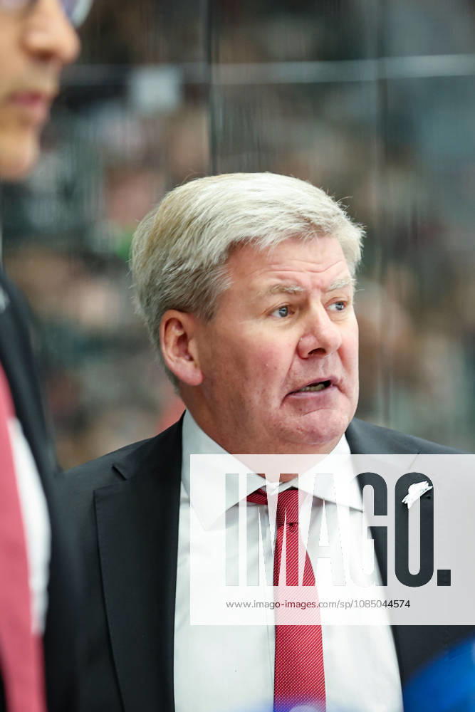 PENNY DEL 2026–2027, Game 12: Augsburg Panthers vs. Straubing Tigers. Pictured: Coach Bill Peters, AEV