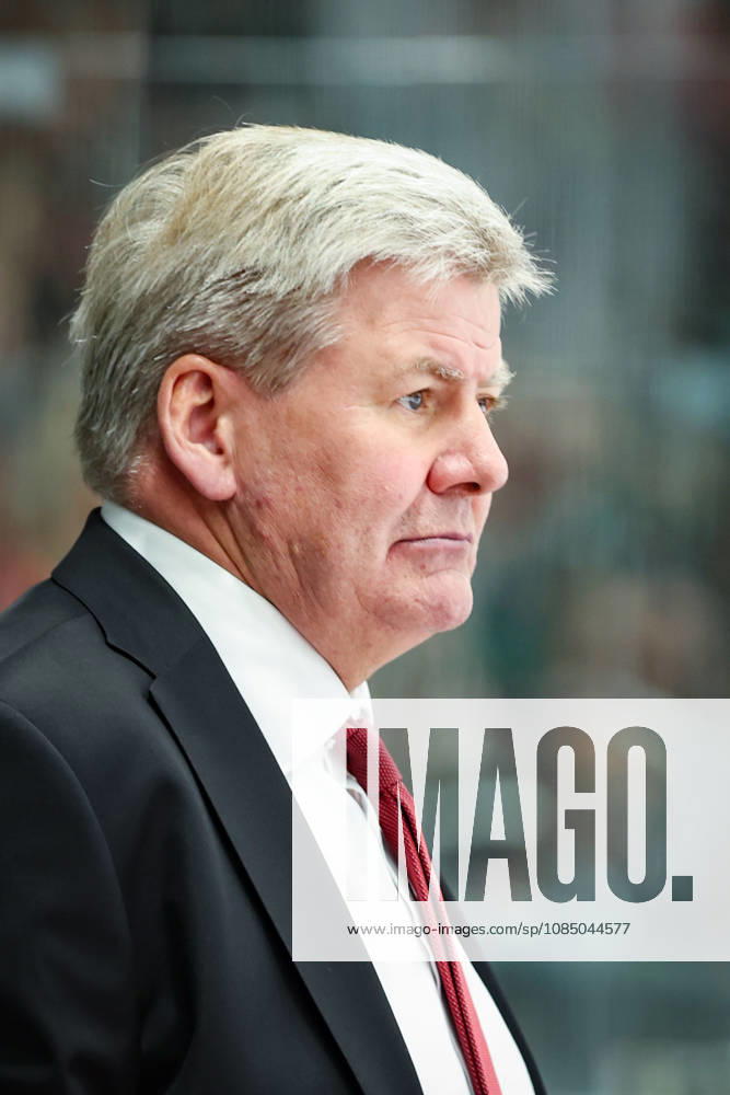 PENNY DEL 2026–2027, Game 12: Augsburg Panthers vs. Straubing Tigers. Pictured: Coach Bill Peters, AEV