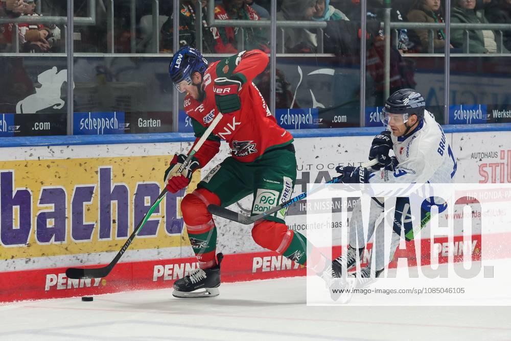 One-on-one, action, featuring Kyle Wood 37 of the Augsburg Panthers and Tim Brunnhuber 19 of the Straubing Tigers; Augsburg Panthers vs. Straubing Tigers, Matchday 12, ice hockey, Penny DEL, October 25, 2026, Augsburg, Bavaria, Germany