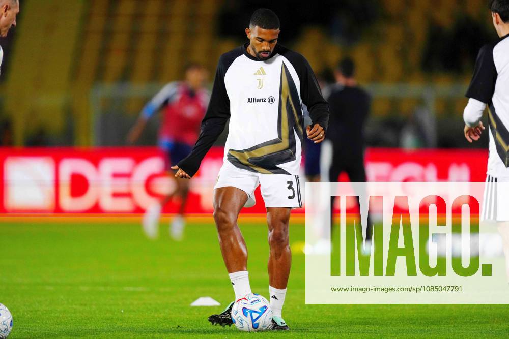 Juventus FC s Centre-back Bremer (3 Juventus FC) warms up before the Serie A Enilive matchday 8 match between US Lecce and Juventus FC at the Stadio Via del Mare in Lecce, Italy, Sunday, October 25, 2026. (Credit Image: Giovanni Evangelista LaPresse)