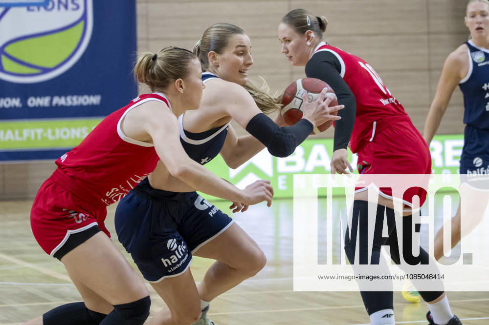 Toyota DBBL 2026–2027: HalFit Lions vs. Herner TC, Halle an der Saale, Germany, October 25, 2026. Pictured: Haleigh Marie Timmer (Herne) and Lee Volker (Halle an der Saale), swh Arena, Saxony-Anhalt, Germany