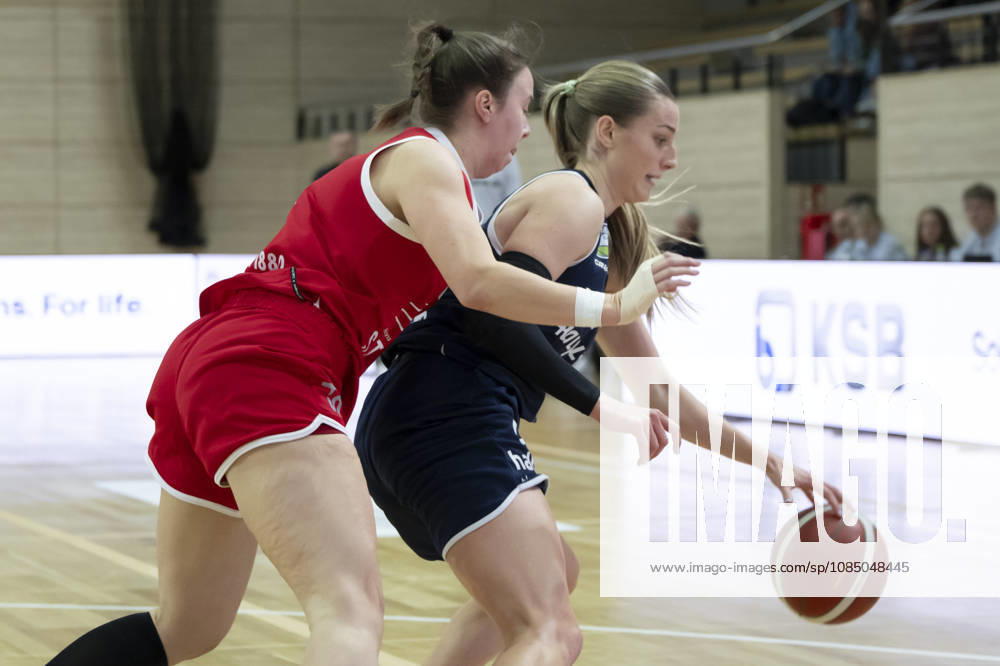Toyota DBBL 2026–2027: HalFit Lions vs. Herner TC, Halle Saale, Germany, October 25, 2026. Pictured, from left: Kim Franze (Herne) and Lee Volker (Halle), Halle Saale, swh Arena, Saxony-Anhalt, Germany