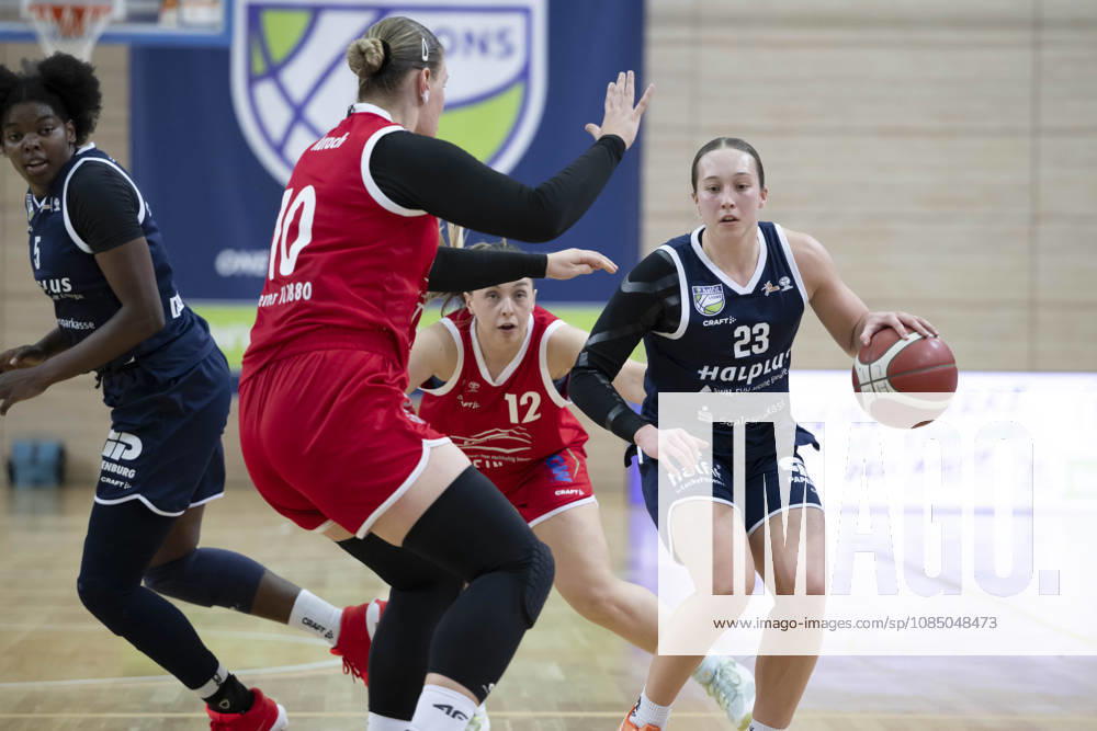 Toyota DBBL 2026–2027: HalFit Lions vs. Herner TC, Halle (Saale), Germany, October 25, 2026. Pictured from left: Natalia Kurach (Herne), Marianada Silva Pereira (Herne), and Jordan King (Halle), Halle (Saale), swh Arena, Saxony-Anhalt, Germany