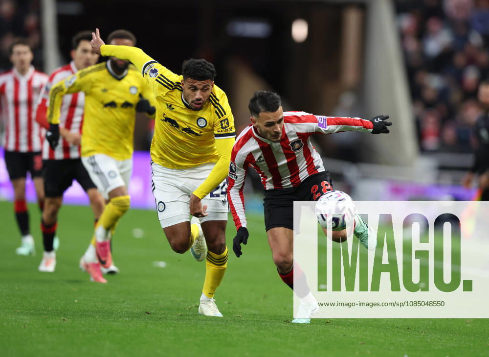 Sunderland, England, 25th October 2026. En zo Le Fee (R) of Sunderland in action with James Justin of Leeds United during the Sunderland vs Leeds United Premier League match at the Stadium of Light, Sunderland. Picture credit should read: Nigel Roddis Sportimage . SPI_010_NR_SUND_LEED SPI-5102-0009