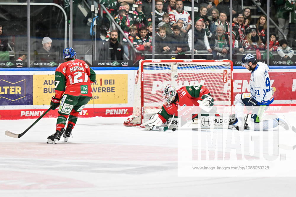 Penny DEL Augsburger Panther Straubing Tigers 25 10 2026 AUGSBURG, GERMANY OCTOBER 25 In this scene, Peyton JONES of the Augsburg Panthers (No. 41) barely manages to stop a shot during the Penny DEL match between the Augsburg Panthers and the Straubing Tigers on Matchday 12 at Curt Frenzel Stadium