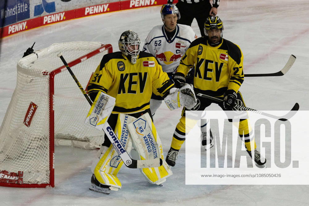 PENNY DEL 2026–2027 Game 12: Krefeld Pinguine vs. EHC Red Bull Munich Pictured, from left: Goaltender Felix Bick (KEV), Patrick Hager (RBM), and C. J. Suess (KEV). YAYLA ARENA, North Rhine-Westphalia