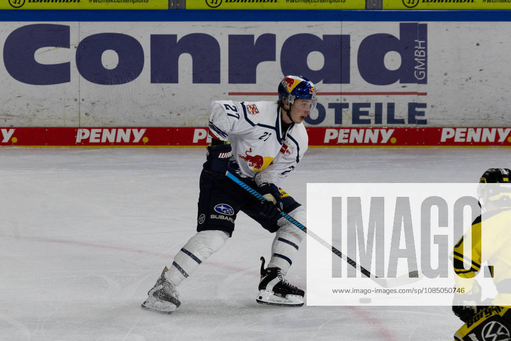 PENNY DEL 2026–2027, Game 12: Krefeld Penguins vs. EHC Red Bull Munich. Pictured: Veit Oswald (RBM) with the puck at YAYLA ARENA, North Rhine-Westphalia