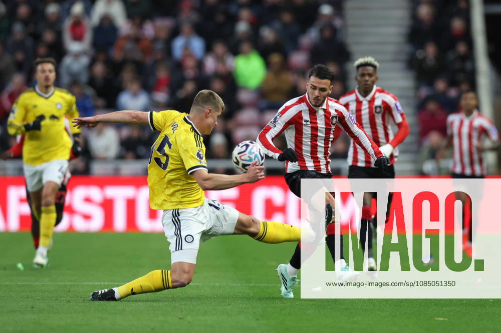 Sunderland, England, 25th October 2026. Enzo Le Fee (R) of Sunderland in action with Jaka Bijol of Leeds United during the Sunderland vs Leeds United Premier League match at the Stadium of Light, Sunderland. Picture credit should read: Nigel Roddis Sportimage . SPI_004_NR_SUND_LEED SPI-5102-0018