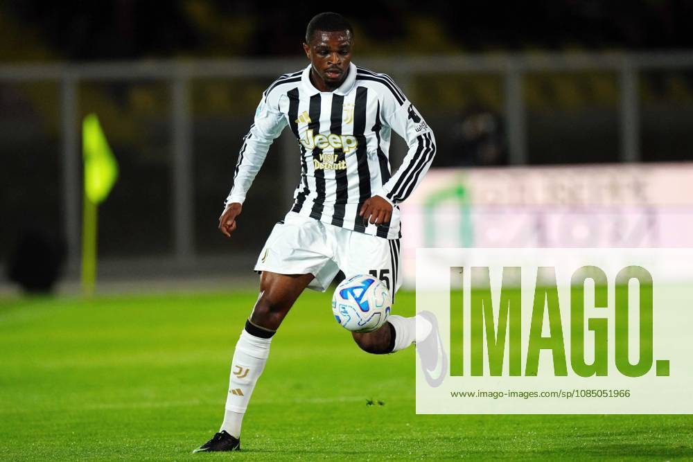 Juventus FC s Centre-back Pierre Kalulu (15 Juventus FC) in action during the Serie A Enilive matchday 8 match between US Lecce and Juventus FC at the Stadio Via del Mare in Lecce, Italy, Sunday, October 25, 2026. (Credit Image: Giovanni Evangelista LaPresse)