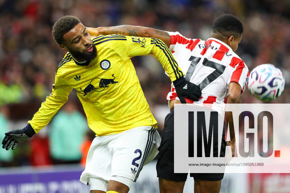 SUNDERLAND, ENGLAND, OCTOBER 25: Jayden Bogle of Leeds United (L) vies with Reinildo Mandava (R) during a Premier League 2026-27 match between Sunderland AFC and Leeds United at the Stadium of Light on October 25, 2026 in Sunderland, England. (Photo by Zach Forster Sports Press Photo)