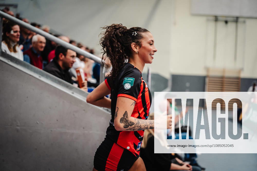 Women s Volleyball, 2026–2027 Season, DEKRA 1 Volleyball Bundesliga: ETV Hamburger Volksbank Volleys vs. USC Münster, October 25, 2026; Danae Jackson (Tierney) 5; ETV Hamburger Volksbank Volleys enters the arena; Hamburg CU Arena, Hamburg, Germany