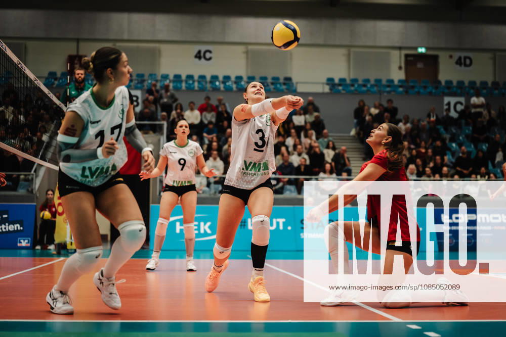Women s Volleyball, 2026–2027 Season, DEKRA 1 Volleyball Bundesliga: ETV Hamburger Volksbank Volleys vs. USC Münster, October 25, 2026; Esther Spöler 3; USC Münster serves the ball; Hamburg CU Arena, Hamburg, Germany