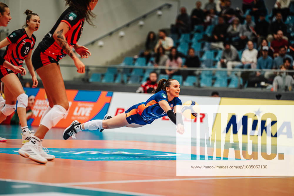 Women s Volleyball, 2026–2027 Season, DEKRA 1 Volleyball Bundesliga: ETV Hamburger Volksbank Volleys vs. USC Münster, October 25, 2026. Francesca Galuppi (6), ETV Hamburger Volksbank Volleys, jumps for the ball at the Hamburg CU Arena, Hamburg, Germany