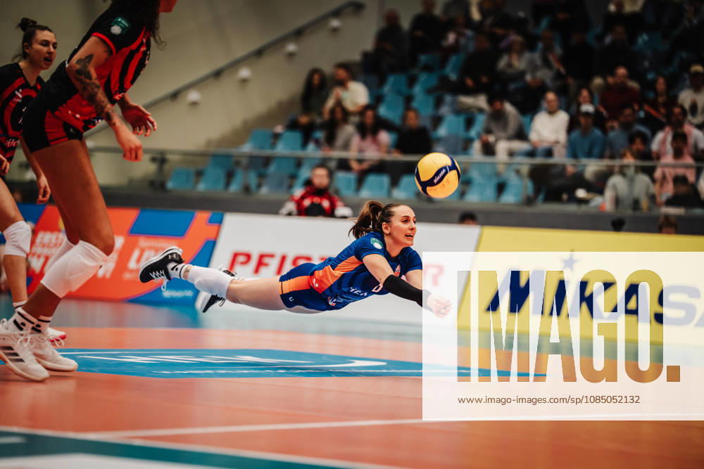 Women s Volleyball, 2026–2027 Season, DEKRA 1 Volleyball Bundesliga: ETV Hamburger Volksbank Volleys vs. USC Münster, October 25, 2026. Francesca Galuppi (6), ETV Hamburger Volksbank Volleys, jumps for the ball at the Hamburg CU Arena, Hamburg, Germany
