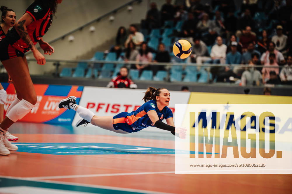 Women s Volleyball, 2026–2027 Season, DEKRA 1 Volleyball Bundesliga: ETV Hamburger Volksbank Volleys vs. USC Münster, October 25, 2026. Francesca Galuppi (6), ETV Hamburger Volksbank Volleys, jumps for the ball at the Hamburg CU Arena, Hamburg, Germany