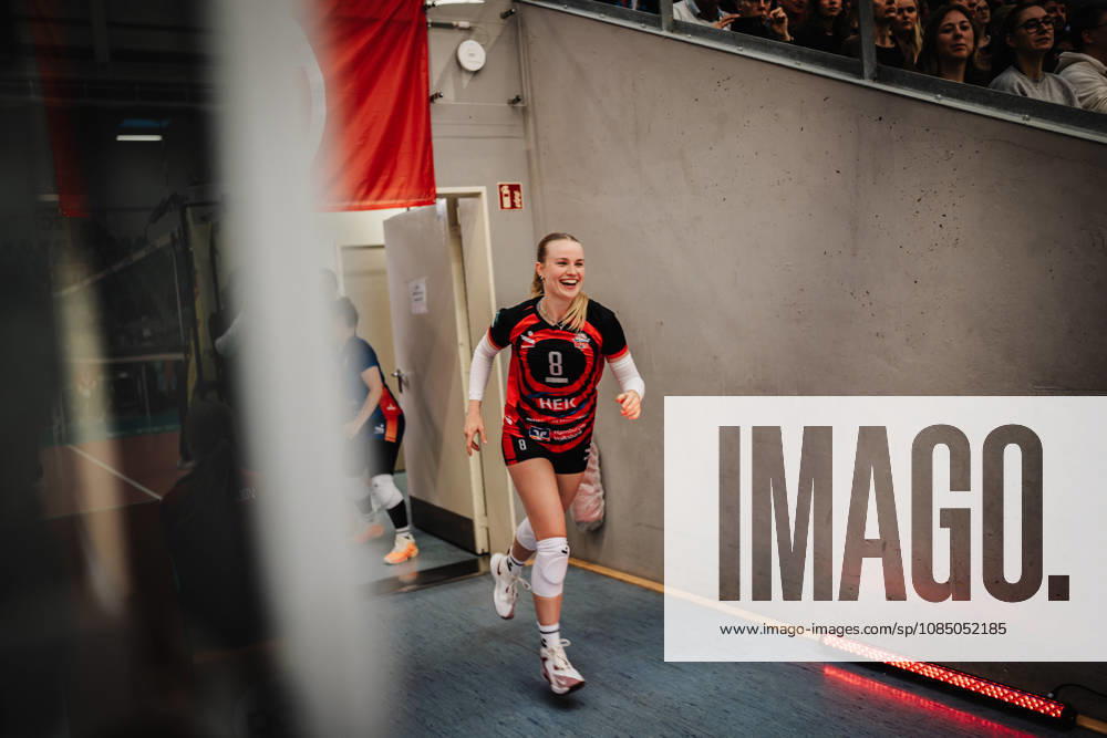 Women s Volleyball, 2026–2027 Season, DEKRA 1 Volleyball Bundesliga: ETV Hamburger Volksbank Volleys vs. USC Münster, October 25, 2026; Zoe Konjer 8; ETV Hamburger Volksbank Volleys enters the arena; Hamburg CU Arena, Hamburg, Germany
