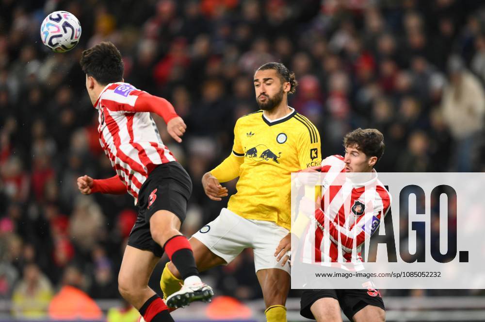 Dominic Calvert-Lewin of Leeds United (centre) tussles with Trai Hume of Sunderland Sunderland v Leeds United, Premier League, Football, Stadium of Light, Sunderland, Tyne & Wear, UK - 25 Oct 2026Sunderland Stadium of Light Tyne & Wear United Kingdom