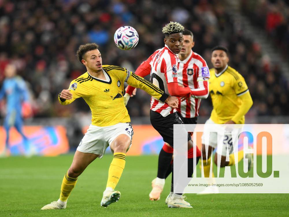 Ethan Ampadu of Leeds United (left) fends off Nilson Angulo of Sunderland Sunderland v Leeds United, Premier League, Football, Stadium of Light, Sunderland, Tyne & Wear, UK - 25 Oct 2026Sunderland Stadium of Light Tyne & Wear United Kingdom