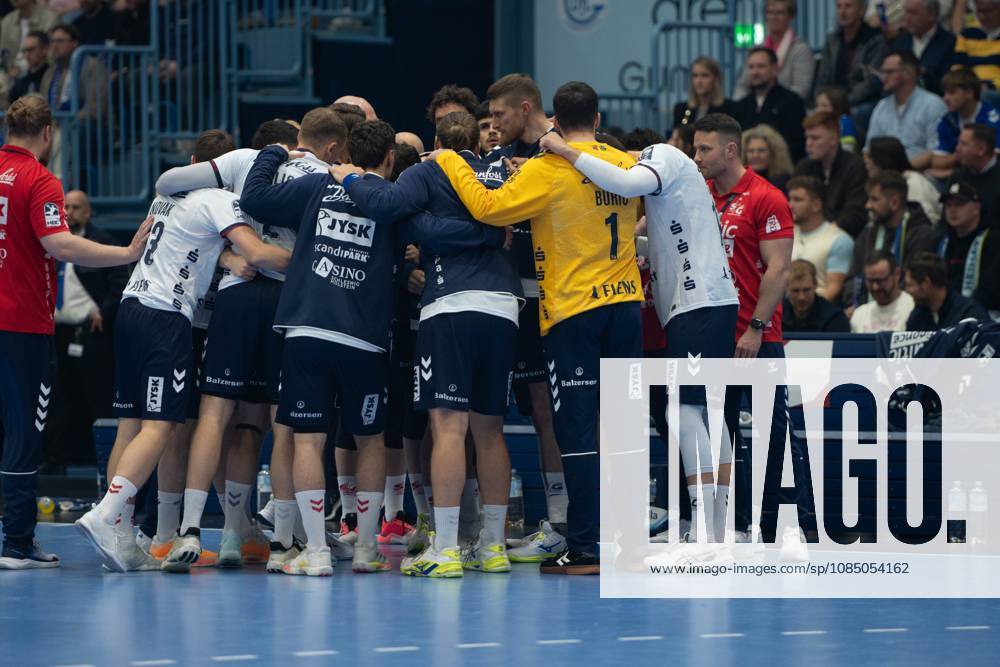 The team before the game: VfL Gummersbach vs. SG Flensburg Handewitt, Opel Handball Bundesliga, Men s Division, Matchday 10, October 25, 2026, Gummersbach, North Rhine-Westphalia, Germany