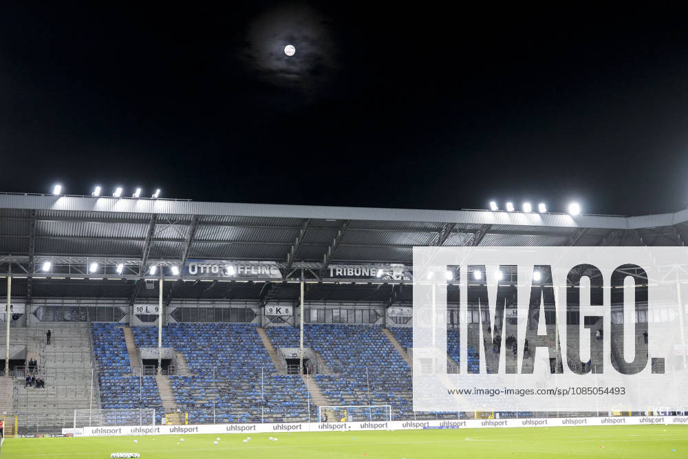 A view of the empty Ultras fan section under the moon at SV Waldhof Mannheim’s Carl Benz Stadium following the partial spectator ban imposed by the DFB and the Sports Court; no spectators in the Otto Siffling East Stand (OST); empty stands; fan section remains empty, closed fan section, ban imposed as a penalty against the club, spectator ban following the riots in the DFB Cup match against 1. FC Kaiserslautern, ruling following the cup match, fans, audience, spectators, lack of excitement, little atmosphere, stadium, October 25, 2026, Mannheim, Germany, soccer, 3rd Division, SV Waldhof Mannheim vs. TSG 1899 Hoffenheim II, DFB and DFL regulations prohibit any use of photographs as image sequences and or quasi-video