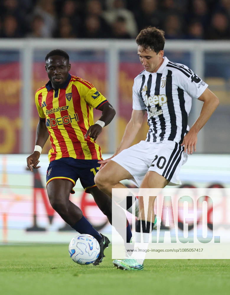 US Lecce s Konan N dri (L) and FC Juventus Andrea Cambiaso (R) in action during the Italian Serie A soccer match US Lecce vs Juventus FC at the Via Del Mare stadium in Lecce, Italy, 25 october 2026. ANSA ABBONDANZA SCURO LEZZI. Serie A- Lecce Vs Juventus - ZUMAa110 20261025_zaf_a110_026