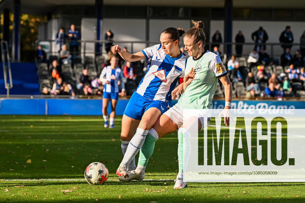 Soccer, Women s Bundesliga 2, 2026–2027, Matchday 10, Hertha BSC Berlin vs. SG 99 Andernach: Clara Dreher of Hertha BSC and Carolin Schraa of Andernach battle for the ball