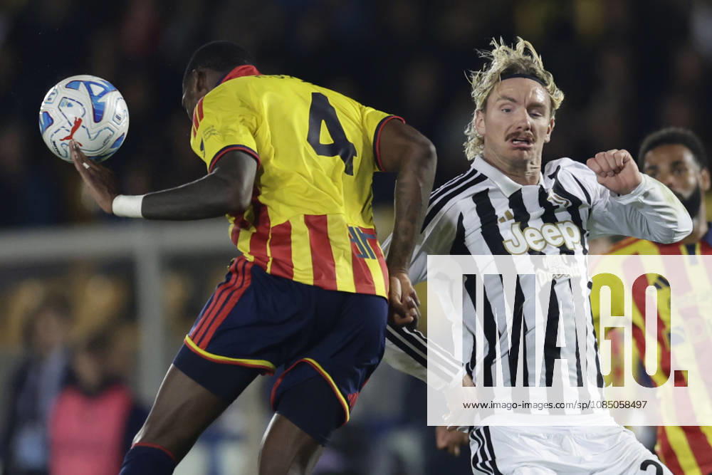 Serie a football match Lecce vs AS Roma Lecce s Angolan defender Kialonda Gaspar challenges for the ball with Juventus s German forward Nick Woltemade during the Serie A football match between Lecce and juventus at the Via Del Mare Ettore Giardiniero Stadium in Lecce on October 25, 2026. _BPH1685