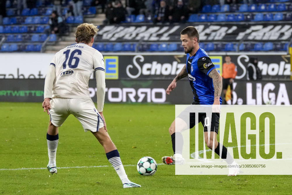 From left: Luis Engelns (TSG II), 16; Julian Ulbricht (SV Waldhof), 10; tackle, game scene, duel, tackle, tackling, dynamism, action, 25 10 2026, Mannheim, Germany, soccer, 3rd Division, SV Waldhof Mannheim vs. TSG 1899 Hoffenheim II, DFB and DFL regulations prohibit any use of photographs as image sequences and or quasi-video