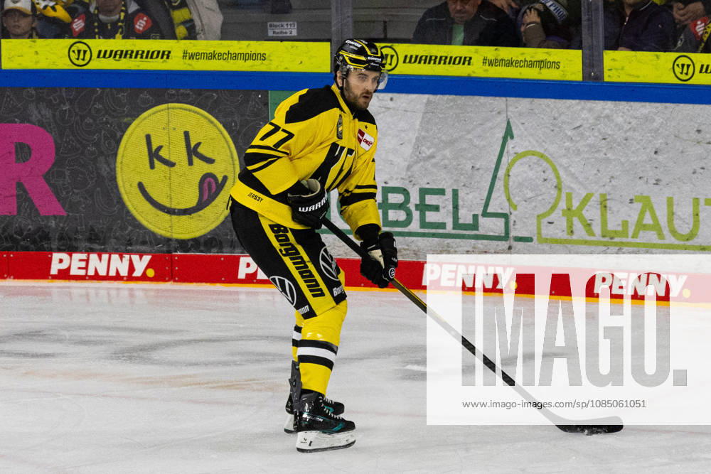 PENNY DEL 2026–2027 Game 12: Krefeld Penguins vs. EHC Red Bull Munich Pictured: Mick Köhler (KEV) with the puck at YAYLA ARENA, North Rhine-Westphalia