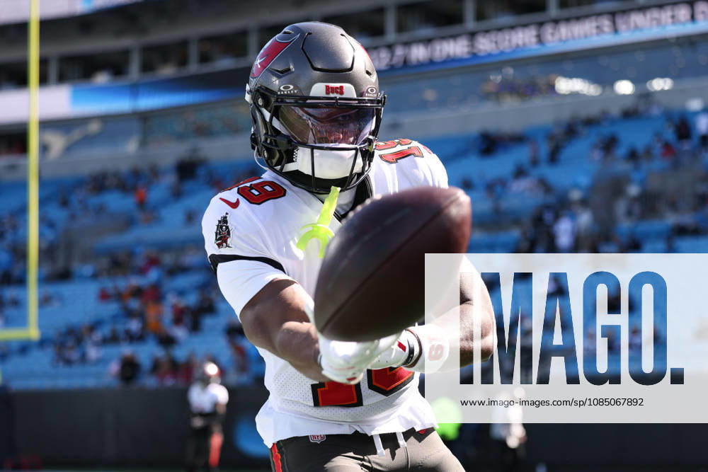 Oct 25, 2026; Charlotte, NC, USA; Tampa Bay Buccaneers wide receiver Kameron Johnson (19) tosses a ball to a fan during warmups before the game against the Carolina Panthers at Bank of America Stadium. Mandatory Credit: -Cal Media NFL, American Football Herren, USA 2026: Buccaneers Vs Panthers OCT 25 - ZUMAc04_ 20261025_zma_c04_089