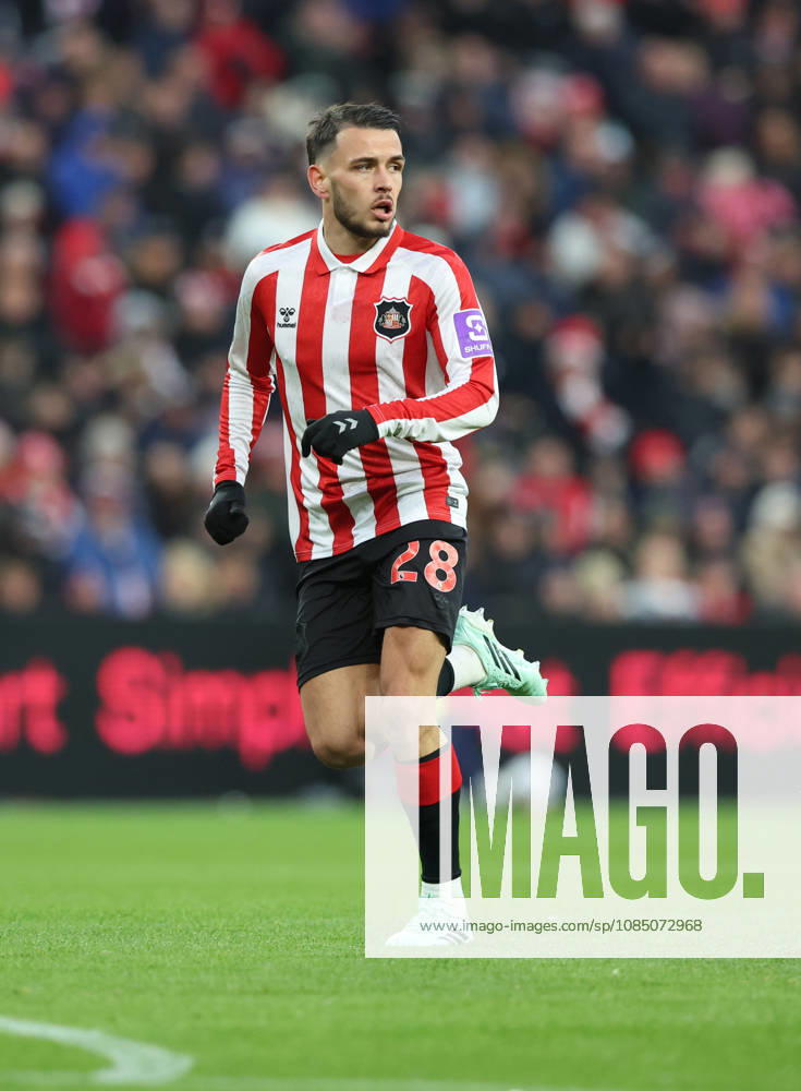 Sunderland, England, 25th October 2026. Enzo Le Fee of Sunderland during the Sunderland vs Leeds United Premier League match at the Stadium of Light, Sunderland. Picture credit should read: Nigel Roddis Sportimage . SPI_097_NR_SUND_LEED SPI-5102-0097