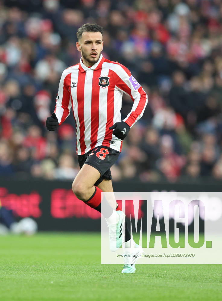 Sunderland, England, 25th October 2026. Enzo Le Fee of Sunderland during the Sunderland vs Leeds United Premier League match at the Stadium of Light, Sunderland. Picture credit should read: Nigel Roddis Sportimage . SPI_098_NR_SUND_LEED SPI-5102-0098