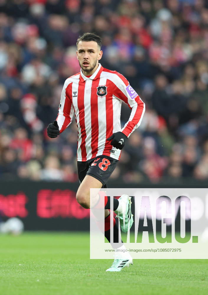 Sunderland, England, 25th October 2026. Enzo Le Fee of Sunderland during the Sunderland vs Leeds United Premier League match at the Stadium of Light, Sunderland. Picture credit should read: Nigel Roddis Sportimage . SPI_099_NR_SUND_LEED SPI-5102-0099