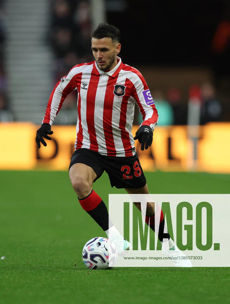 Sunderland, England, 25th October 2026. Enzo Le Fee of Sunderland during the Sunderland vs Leeds United Premier League match at the Stadium of Light, Sunderland. Picture credit should read: Nigel Roddis Sportimage . SPI_101_NR_SUND_LEED SPI-5102-0101
