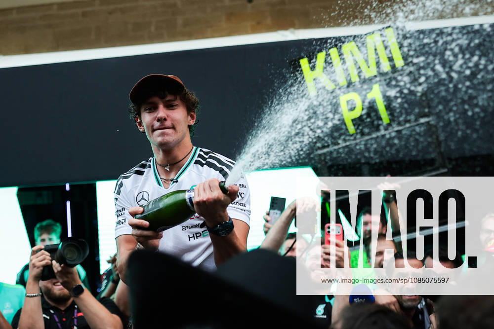 F1 - UNITED STATES GRAND PRIX 2026 KIMI ANTONELLI Andrea (ita), Mercedes AMG F1 Team W17, portrait celebration during the 2026 Formula 1 United States Grand Prix, 18th round of the 2026 Formula One World Championship, WM, Weltmeisterschaft from October 23 to 25, 2026 on the Circuit of the America, in Austin, Texas, United States of America - AustinUnited States