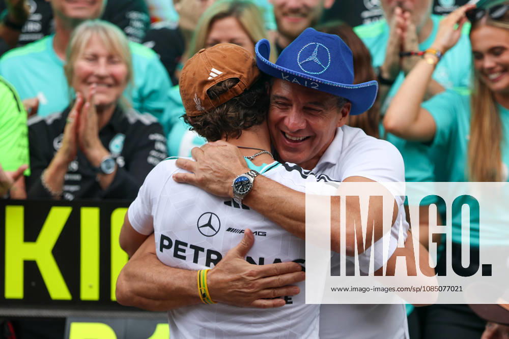 AUSTIN, TX - OCTOBER 25: Andrea Kimi Antonelli (12) of Italy and Mercedes-AMG PETRONAS Formula One Team is hugged by his dad Marco Antonelli after winnig the Formula 1 MSC Cruises United States Grand Prix on October 25, 2026, at Circuit of The Americas in Austin, Texas.(Photo by David Buono Icon Sportswire) AUTO: OCT 25 F1 United States Grand Prix Icon2610250791