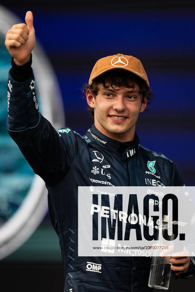 F1 - UNITED STATES GRAND PRIX 2026 KIMI ANTONELLI Andrea (ita), Mercedes AMG F1 Team W16, portrait, celebration during the 2026 Formula 1 United States Grand Prix, 18th round of the 2026 Formula One World Championship, WM, Weltmeisterschaft from October 23 to 25, 2026 on the Circuit of the America, in Austin, Texas, United States of America - AustinUnited States