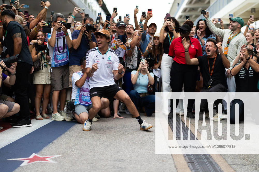 F1 - UNITED STATES GRAND PRIX 2026 KIMI ANTONELLI Andrea (ita), Mercedes AMG F1 Team W16, portrait, team celebration during the 2026 Formula 1 United States Grand Prix, 18th round of the 2026 Formula One World Championship, WM, Weltmeisterschaft from October 23 to 25, 2026 on the Circuit of the America, in Austin, Texas, United States of America - AustinUnited States