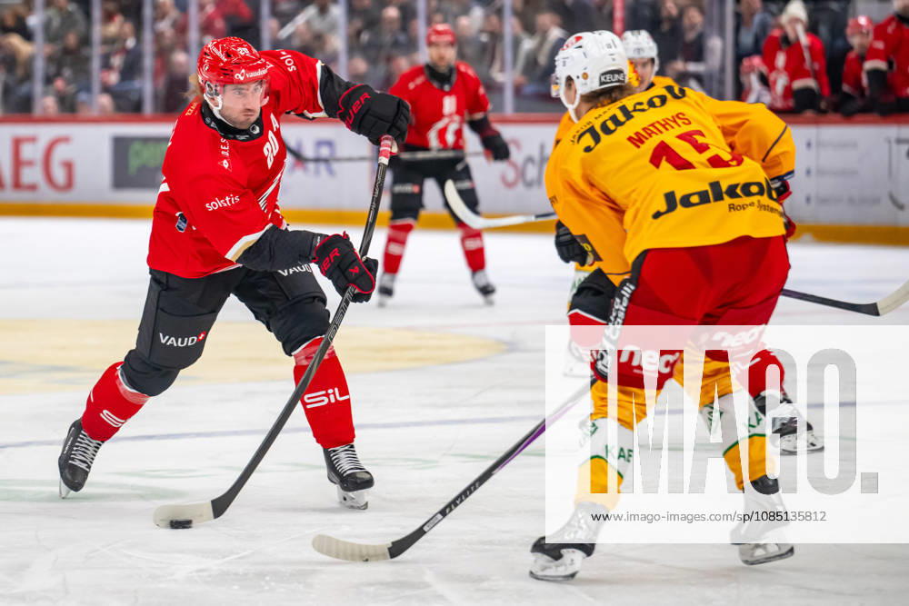 NL: Lausanne HC - SCL Tigers 27.10.2026, Lausanne, Vaudoise Arena, NL: Lausanne HC - SCL Tigers. Michael Fora (20, Lausanne HC) and Tim Mathys (15, SCL Tigers) during the 2026-2027 Swiss National League Ice hockey, Eishockey game between Lausanne HC and SCL Tigers the Tuesday 27.10.2026 at the Vaudoise Arena in Lausanne, Switzerland. Lausanne Vaudoise Arena Vaud Switzerland