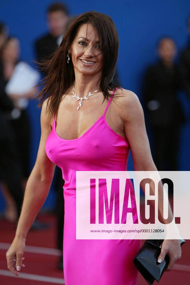 Nadia Comaneci (Rumänien) anlässlich der Verleihung des Laureus World Sports Awards 2004 Turnen Damen Laureus World Sports Awards 2004, Sportlerwahl, Ehrung, Sportlerehrung, Sportlerauszeichnung, Vdig Einzelbild Award Estoril Anmut Freude,
