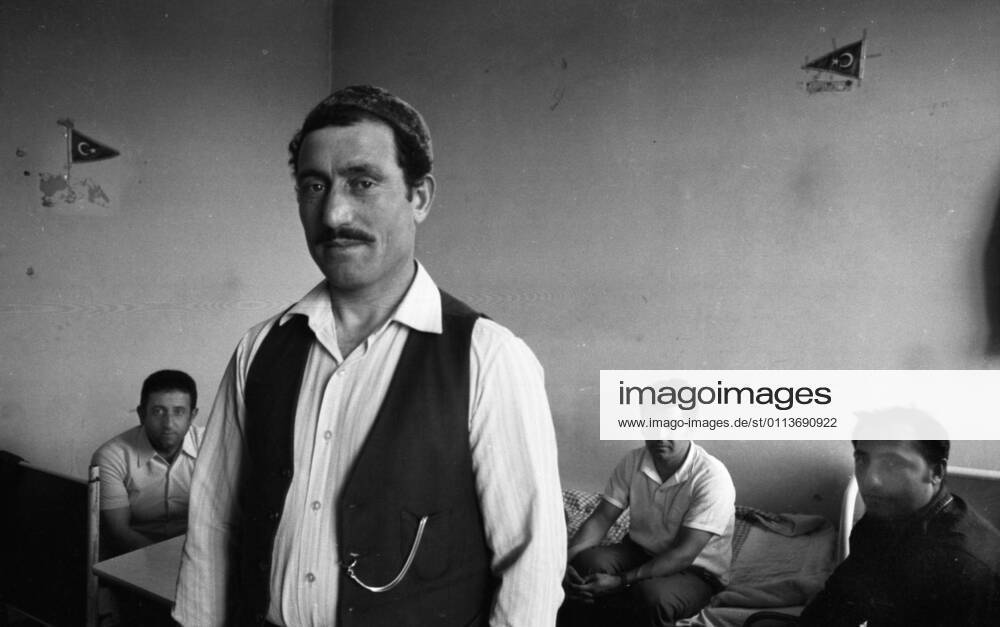 Usurious rents for Turkish immigrant workers 1968 DEU, Germany, Duesseldorf The report in a daily newspaper in Dusseldorf in 1968 about rent seeking by Turkish immigrant workers aroused the pastor of the Protestant church, so that he called his congregation to