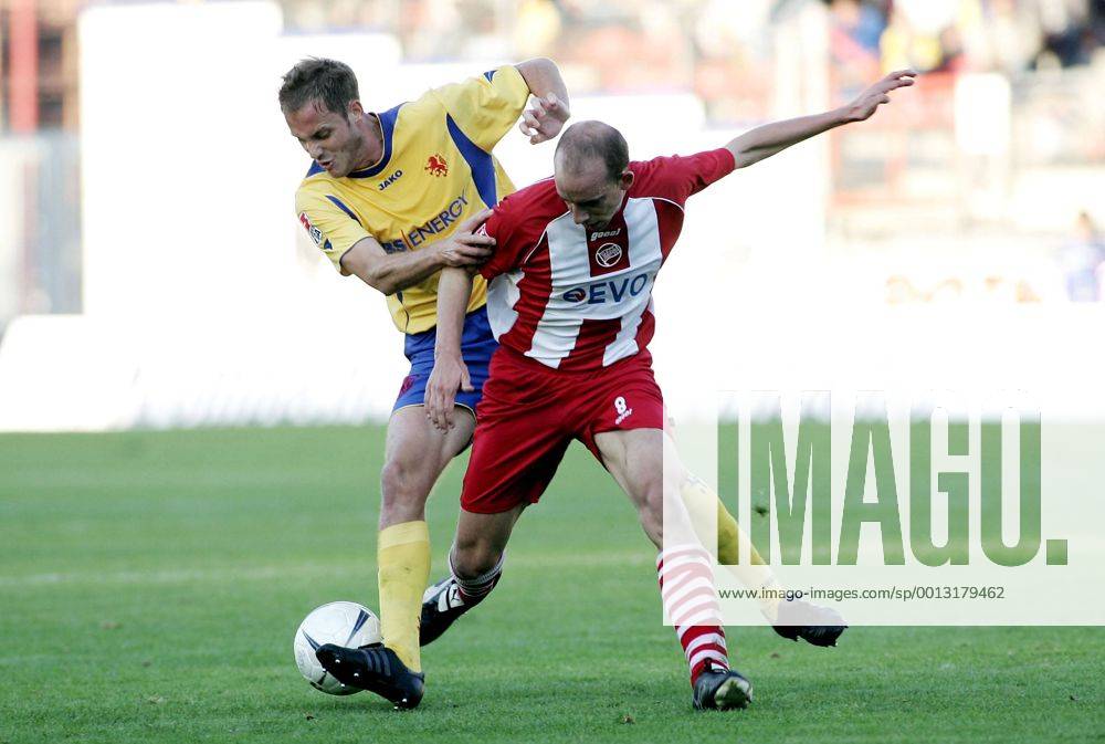 Fussball, 2. Bundesliga, Eintracht Braunschweig - Offenbacher Kickers v.l. Dennis Brinkmann (Braunschweig), Stephan Sieger (OFC)
