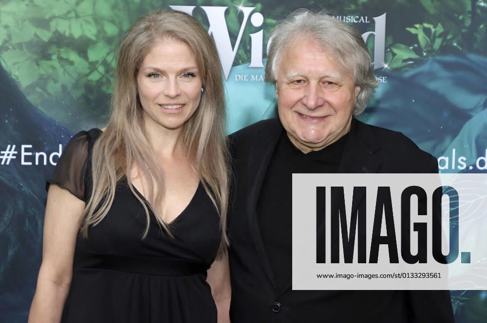 Peter Urban with wife Laura at the premiere of Wicked The Musical at Stage Theater Neue Flora Hamburg, 05 09 2021 Foto:xFuturexImage
