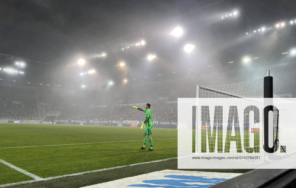 Fussball 1. Liga 21 22, Augsburg - Bayern München 19.11.2021, Fussball 1. Liga 21 22, Augsburg - Bayern München