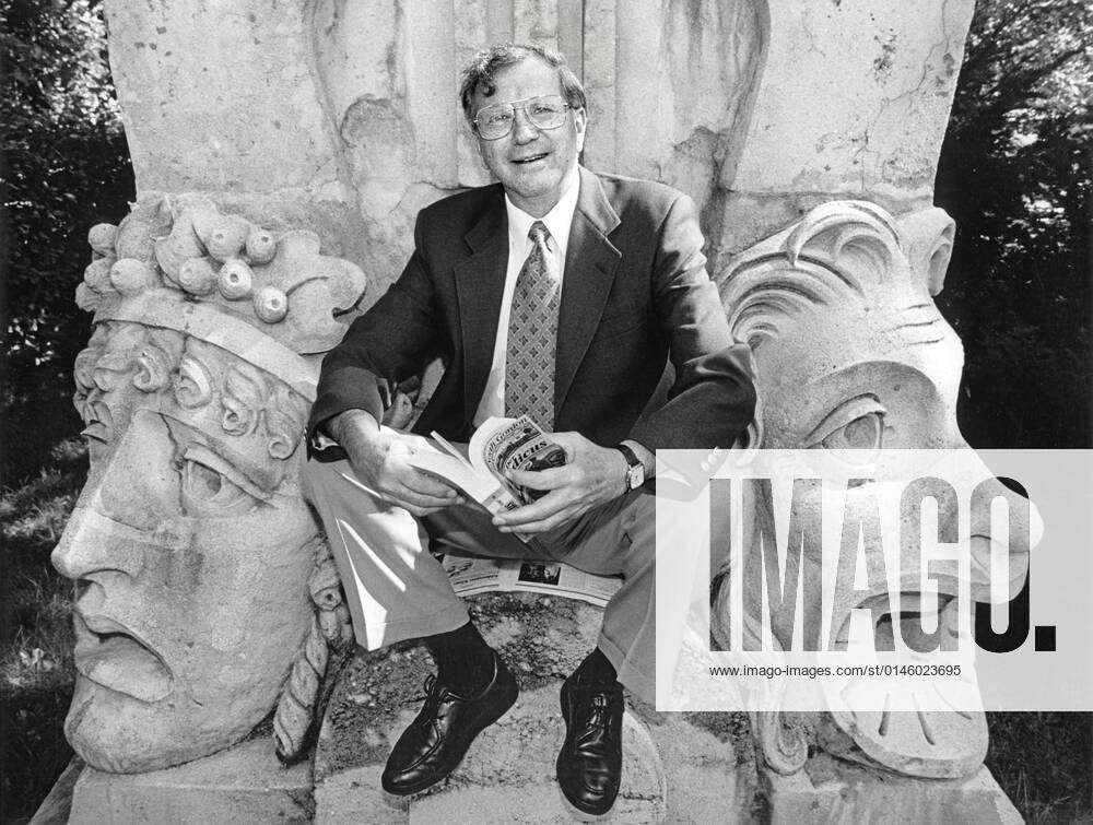 Noah Gordon, writer, Munich, 1988 DEU, Germany, Munich, 1988, Noah Gordon, 1926 2021, US American writer, bestseller The Medicus, with the German edition published by Droemer Knaur, book, author, bestselling author, portrait, personality, history, culture, 1980s, 80s, Eighties, historical,