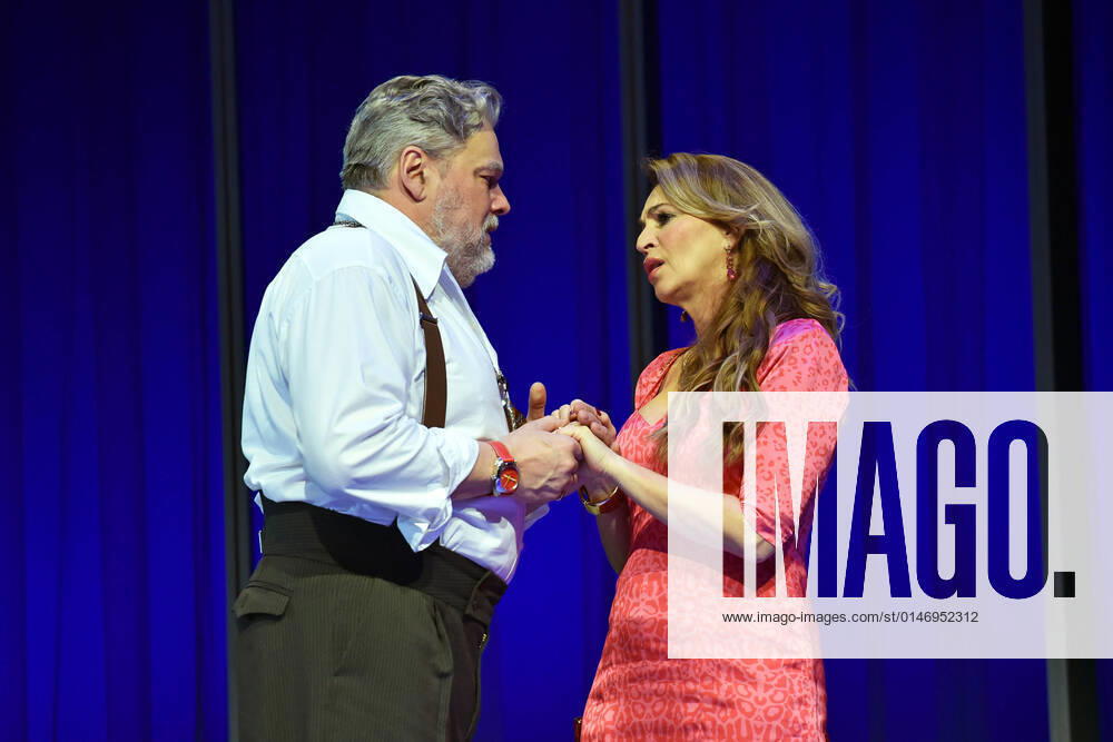 Caroline Beil, Torsten Münchow at the photo rehearsal for the play Rent a friend at the Schlosspark Theater in Berlin on 05 01 2022