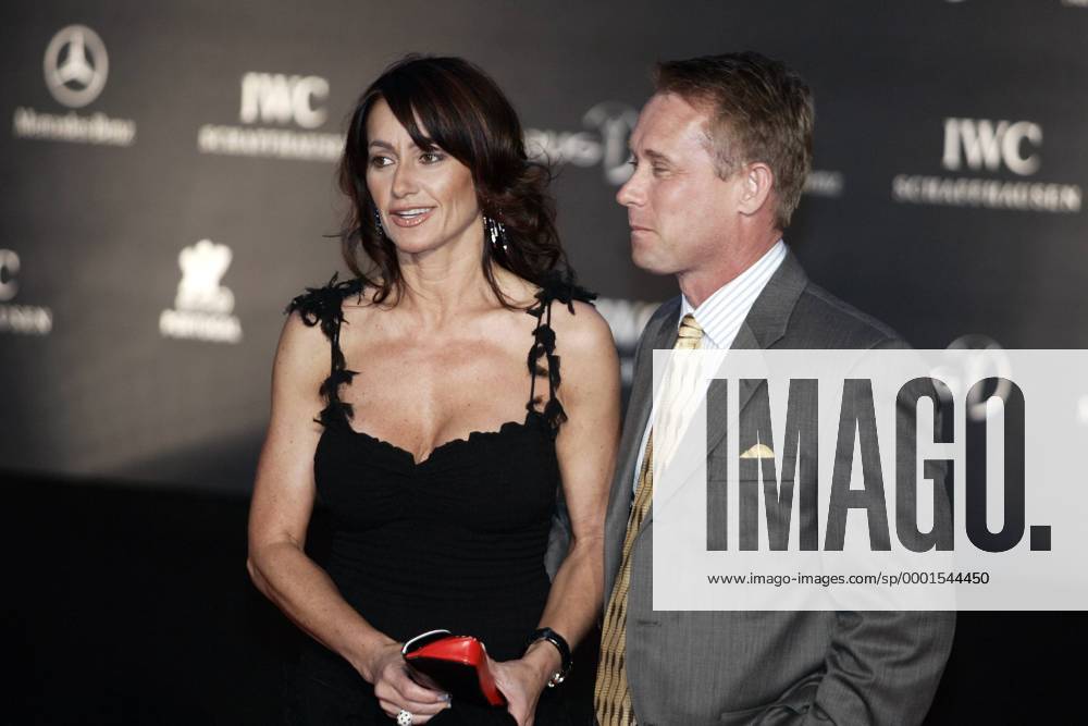 Nadia Comaneci (Rumänien) und ihr Ehemann Bart Conner anläßlich der Verleihung der Laureus World Sports Awards Turnen Damen Laureus World Sports Awards 2005, Award, Sportlerwahl, Ehrung, Sportlerehrung, Sportlerauszeichnung Gruppe Estoril