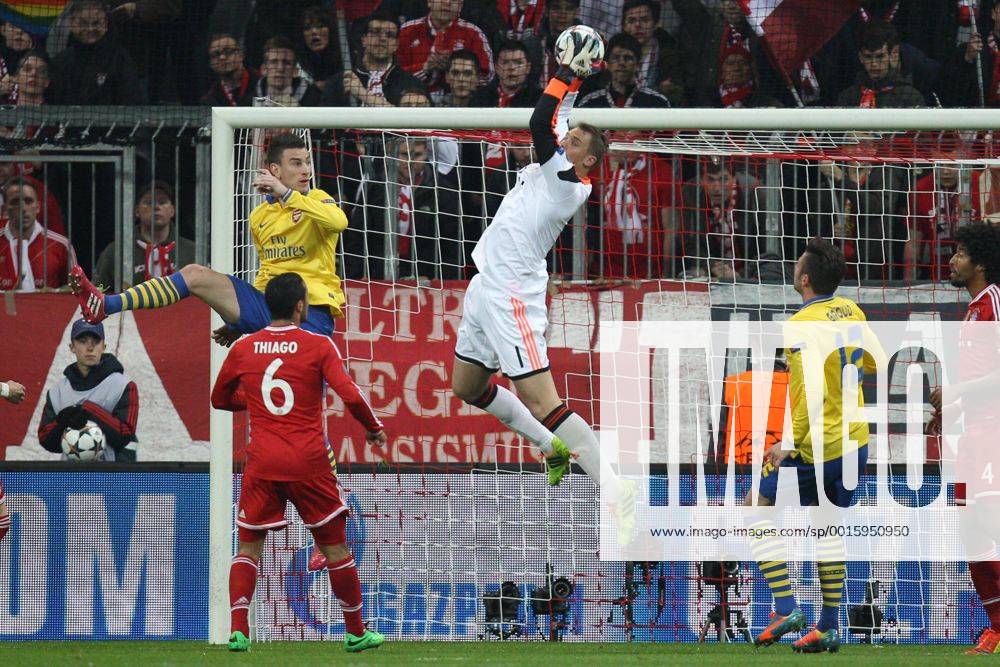 Torwartaktion von Manuel Neuer 1 (FC Bayern München) FC Bayern München vs. Arsenal London, Fussball, Champions League, 11.03.2014 EP_ckt